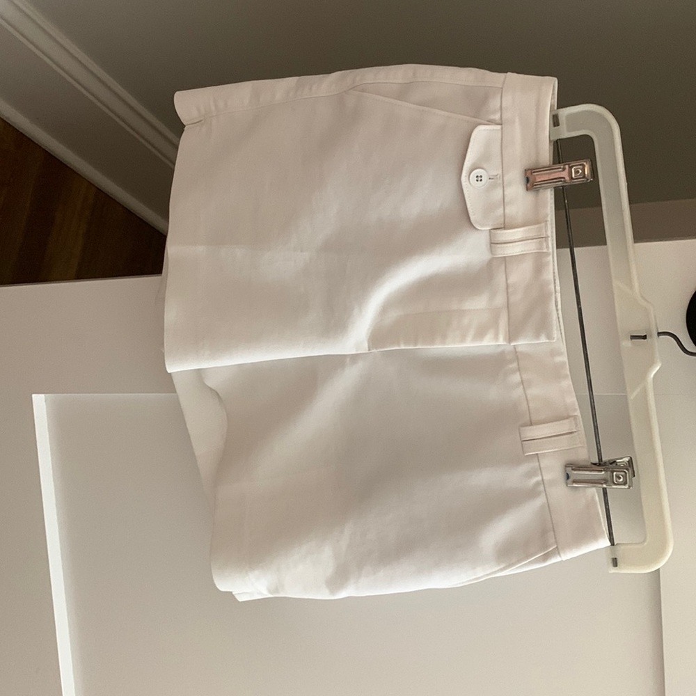 White House Black Market White 5” Short